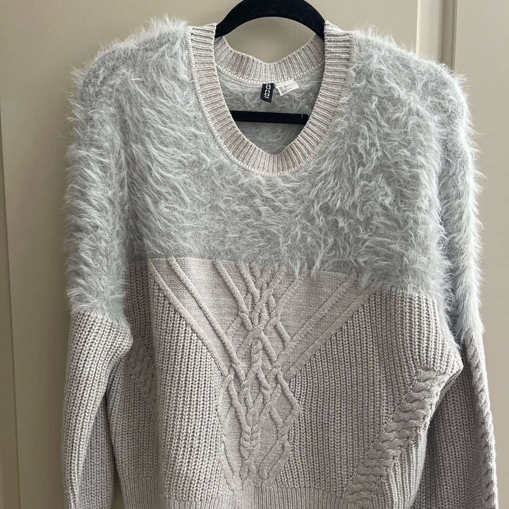 H&M sweater with Synthetic fur